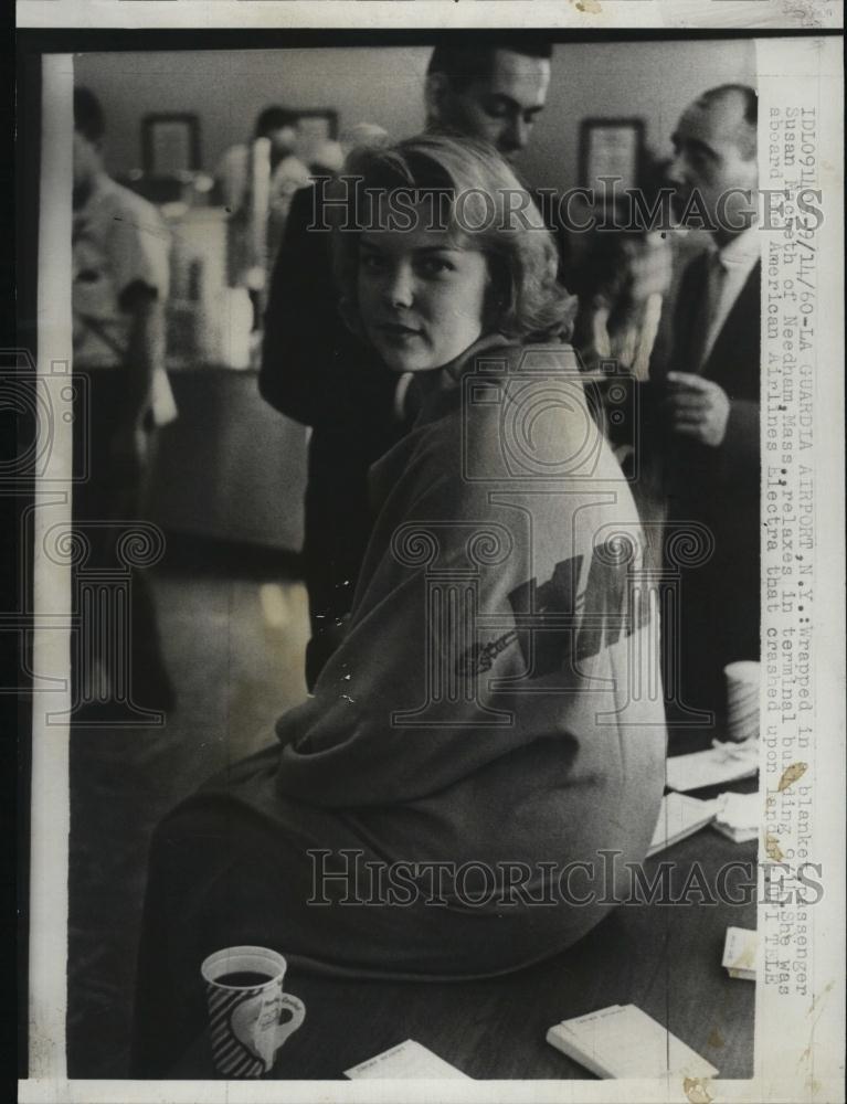 1960 Press Photo Susan Macbeth in terminal - RSL46807 - Historic Images