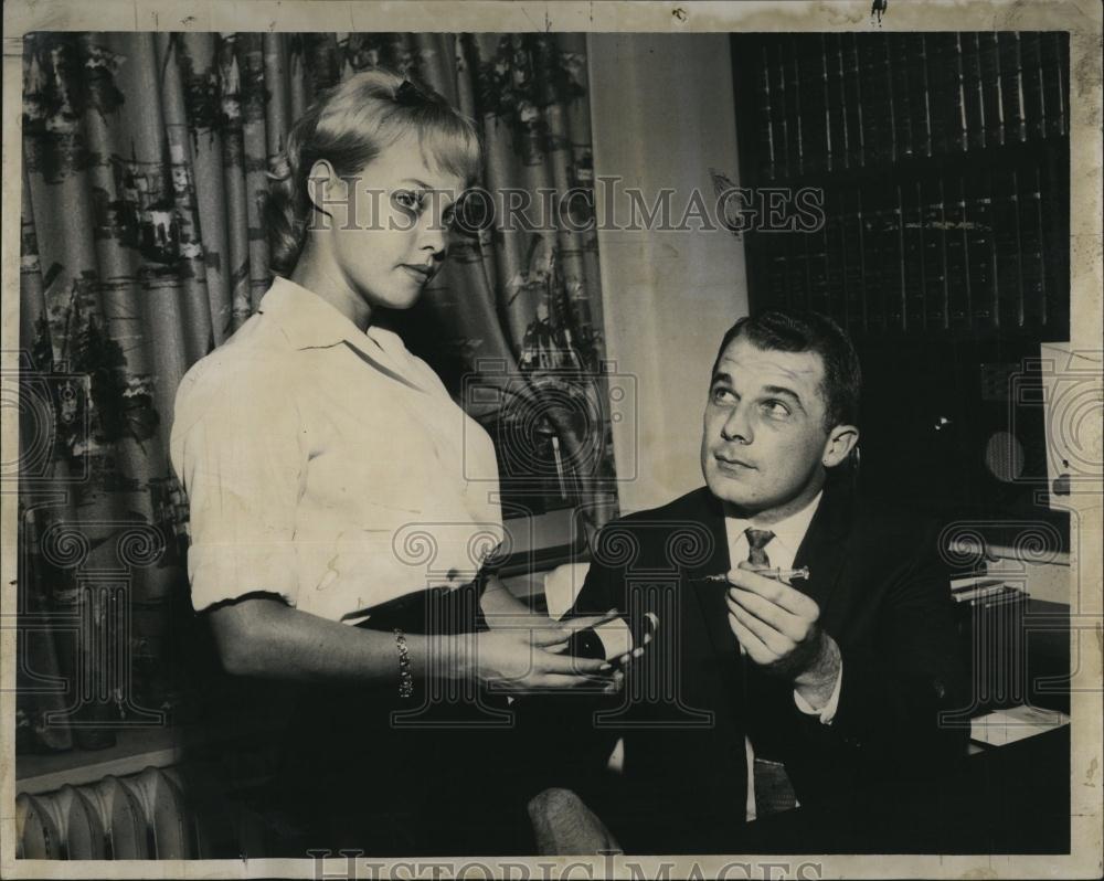 1961 Press Photo Froma Portney & Defense atty F Lee Bailey - RSL86427 - Historic Images