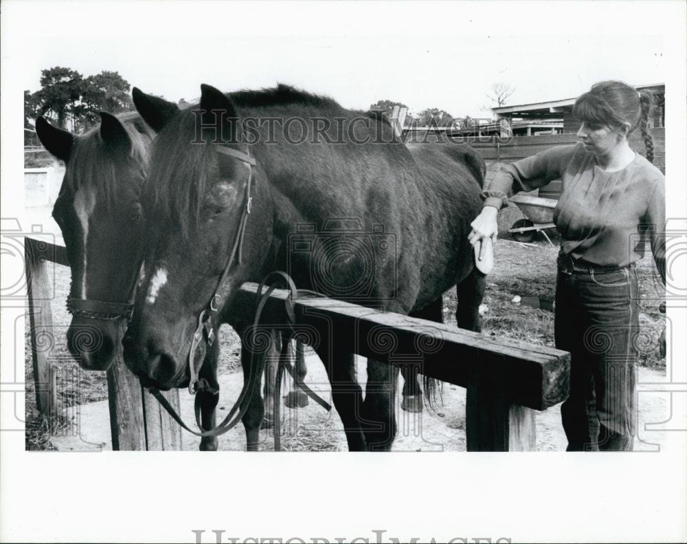 1988 Press Photo Lori Staab Accused Animal Cruelty - RSL66505 - Historic Images