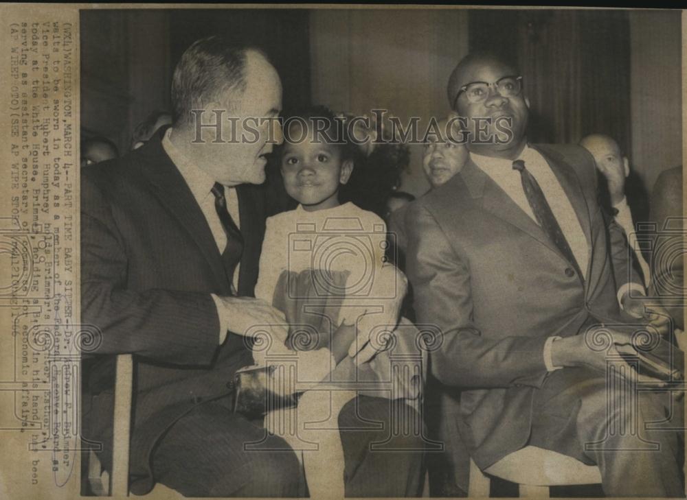 1966 Press Photo Dr Andrew Brimmer with daughter Esther, and VP Hubert Humphrey - Historic Images