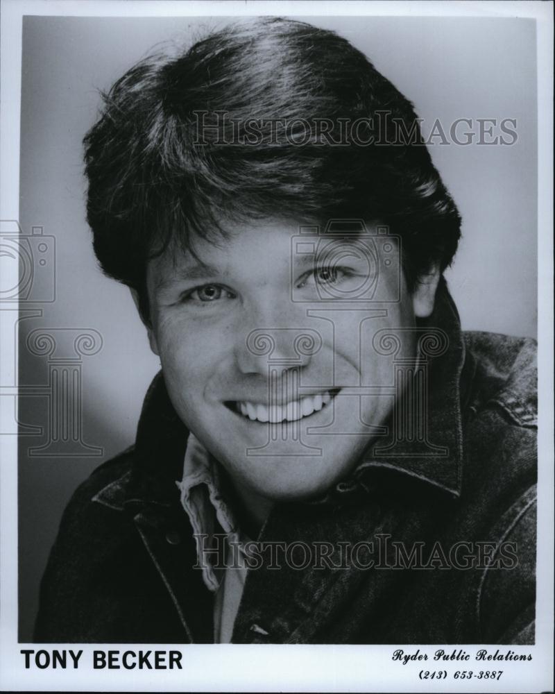Press Photo Tony Becker, American actor known for his role as Corporal Daniel - Historic Images