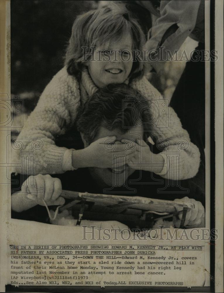 1973 Press Photo Edward M Kennedy Jr with daughter - RSL93265 - Historic Images