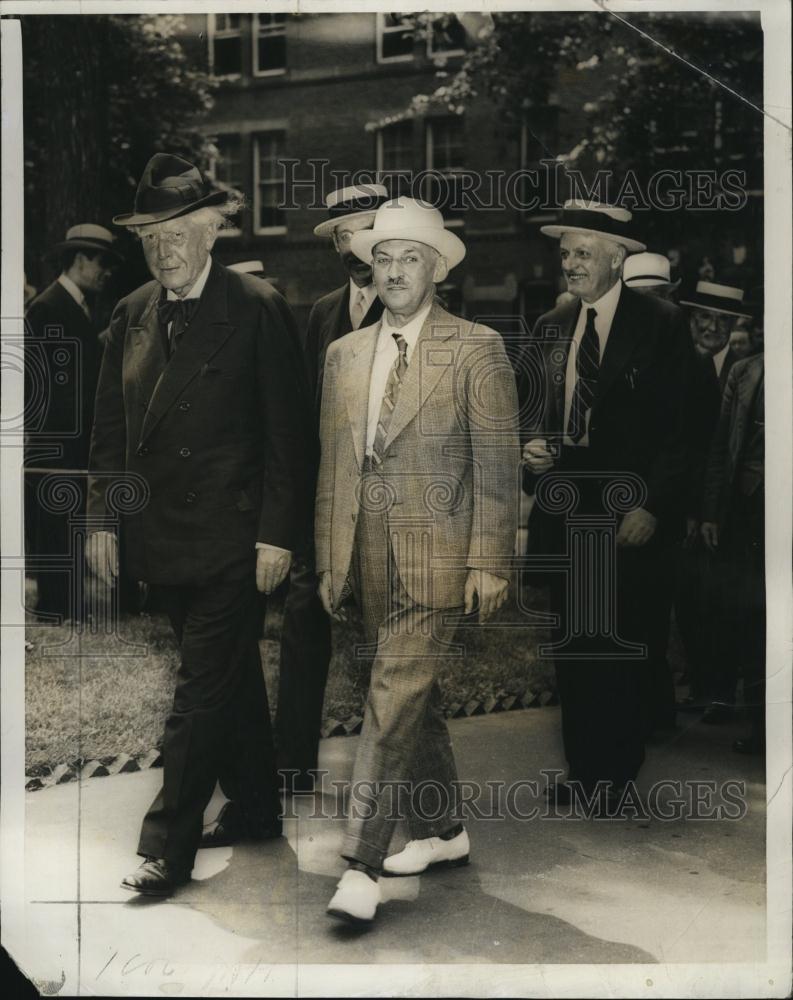 1938 Press Photo Dr George B McGrath and friend in Boston - RSL83597 - Historic Images