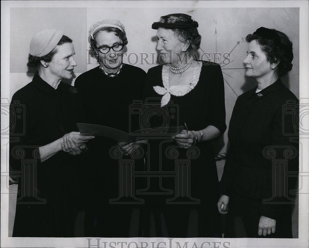 1958 Press Photo Mrs F William Marlow, Mrs Edgar Perry, Mrs Charles Newhall - Historic Images