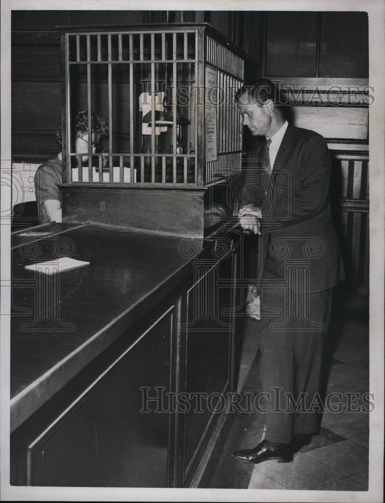 1967 Press Photo Atty Gail Mahoney files papers in Suffolk Clerk's Office - Historic Images