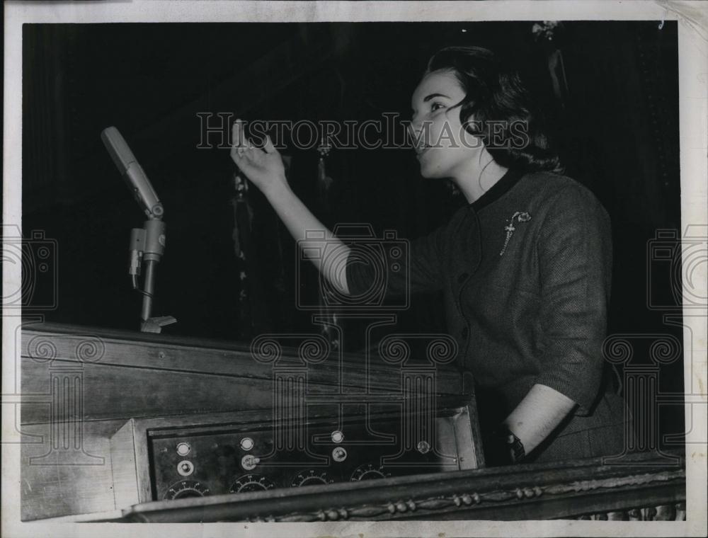 1962 Press Photo Kathleen Maroney, BC Nursing School student - RSL89337 - Historic Images