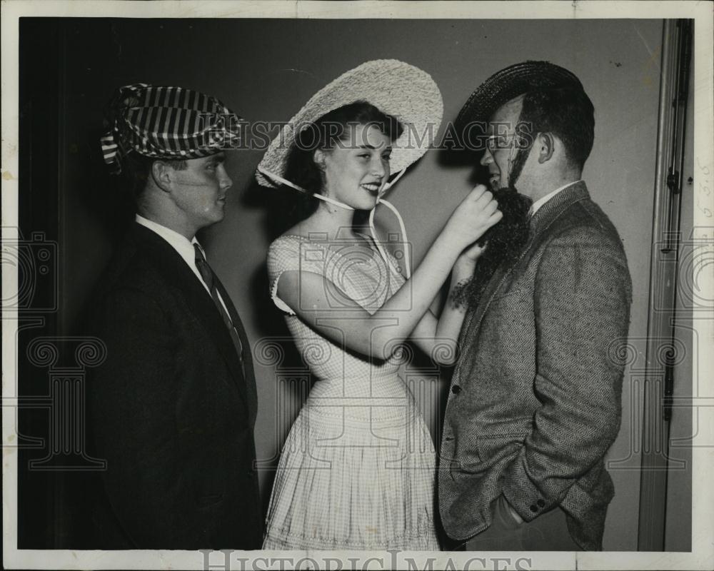 1948 Press Photo John Cox Harvard Student Lise Bourdin French Model Jim Feinberg - Historic Images