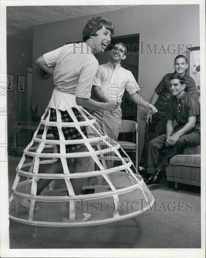 Press Photo Donna Carrol &quot;Hooping It Up&quot; With Foster Brother Ozzie - RSL61051 - Historic Images