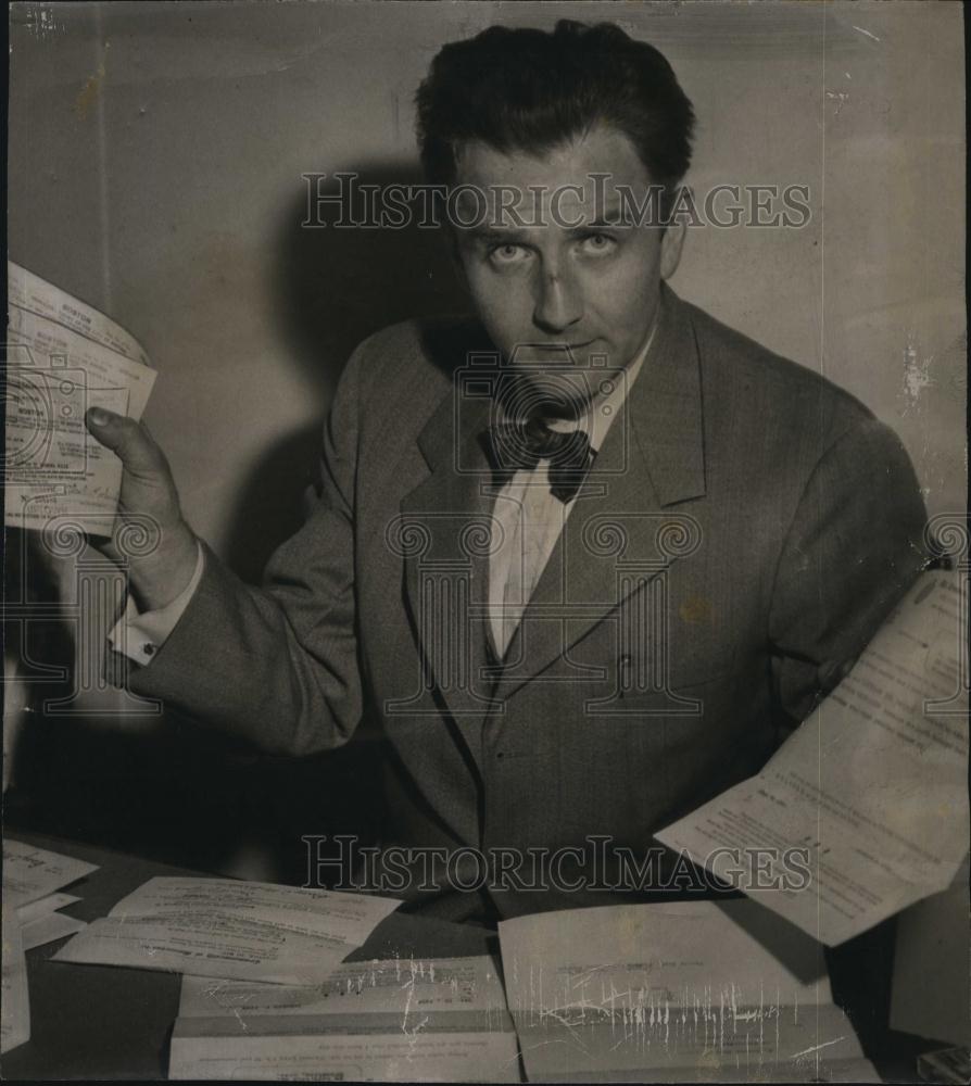 1952 Press Photo F Porter Sargent With parking Vilation tickets - RSL78031 - Historic Images