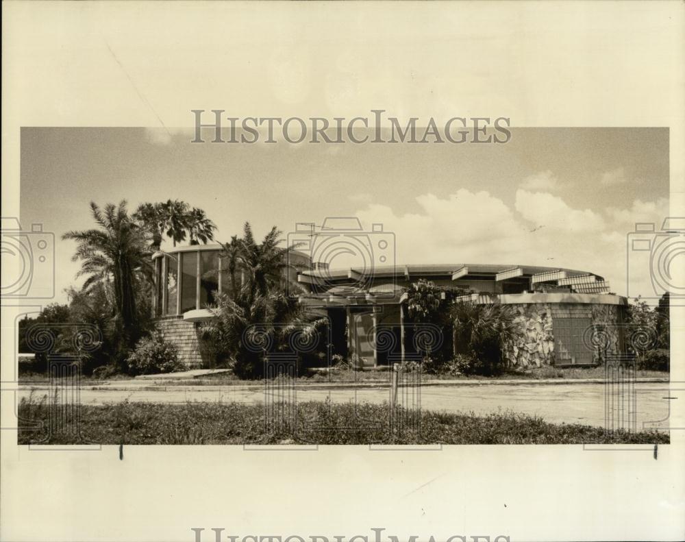 1993 Press Photo The Sand Dollar Restaurant closed down and boarded up - Historic Images