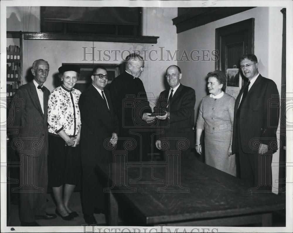 1963 Press Photo Doctor George Coyne President Board Public Library Trustees - Historic Images