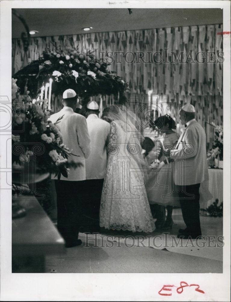 1958 Press Photo Morton Stup Elaine Lippman Jewish Wedding - RSL63275 - Historic Images