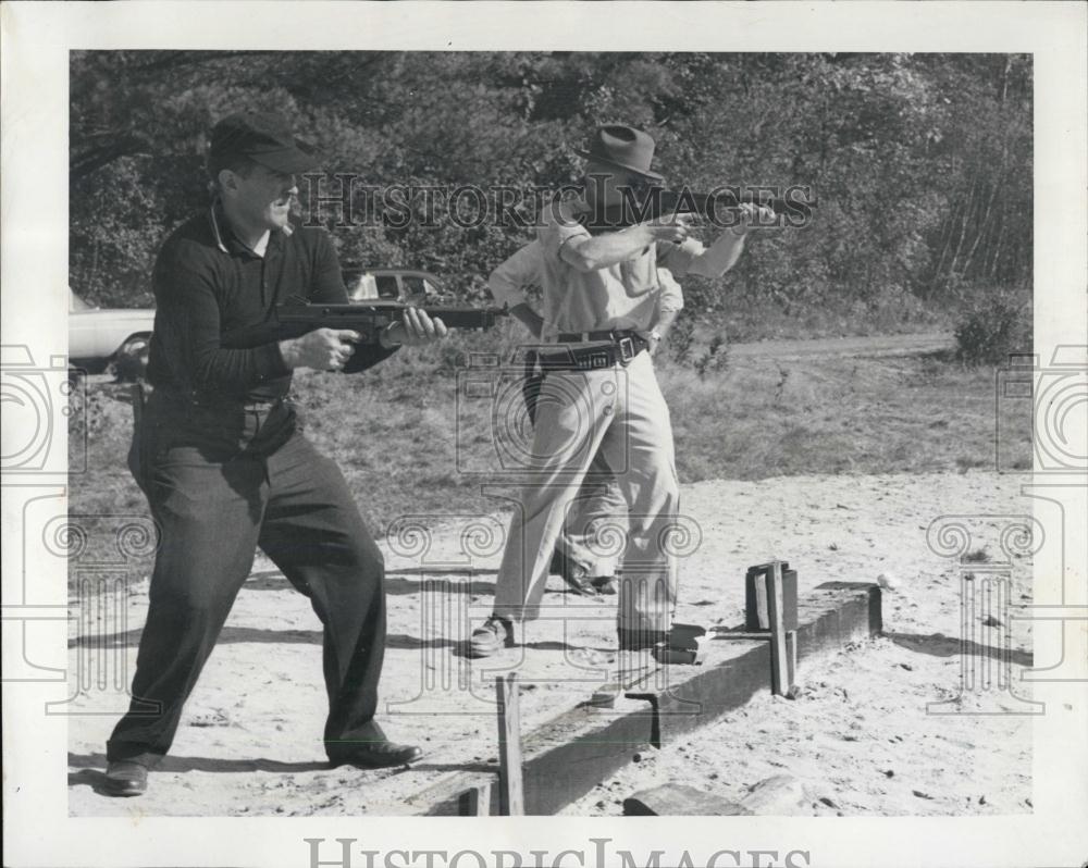 1959 Press Photo Sgt Fred Clany &amp; Sgt R Mahoney on the police firing range - Historic Images