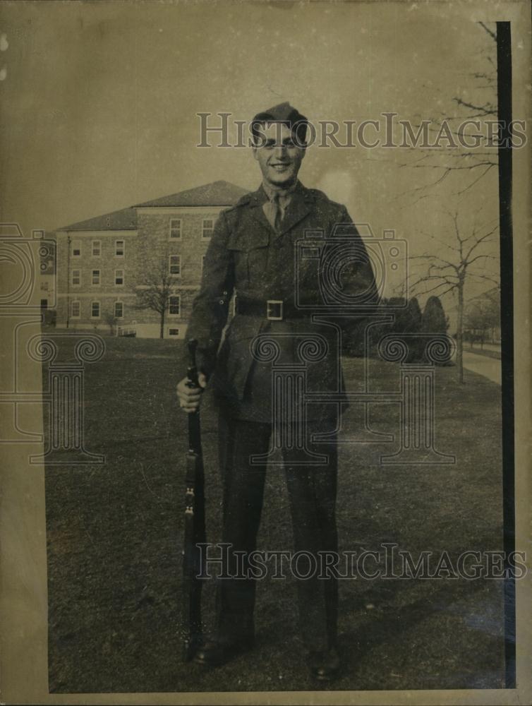 1942 Press Photo Henry J Santosuosso, wounded in the war - RSL77973 - Historic Images