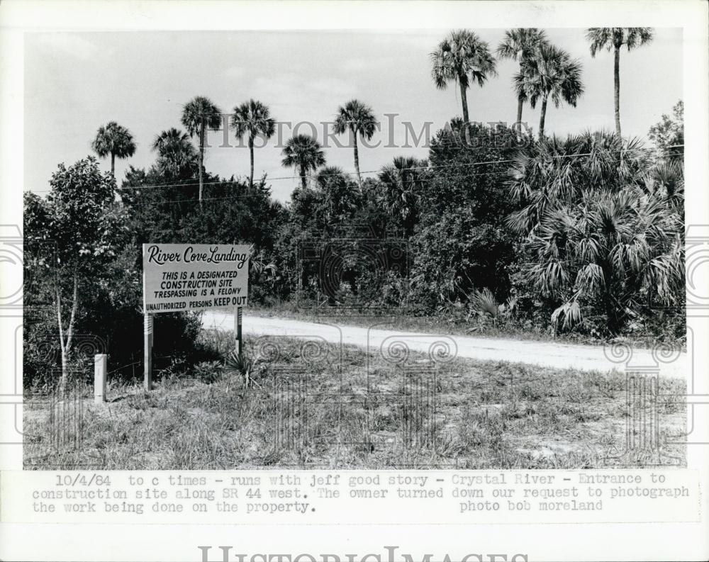 1984 Press Photo Entrance to construction site along SR 44 West - RSL68565 - Historic Images