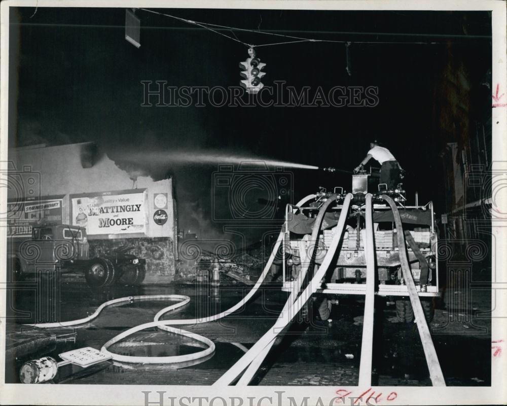 1987 Press Photo Firefighters Putting Out Fires After Riot In Tampa - RSL68543 - Historic Images