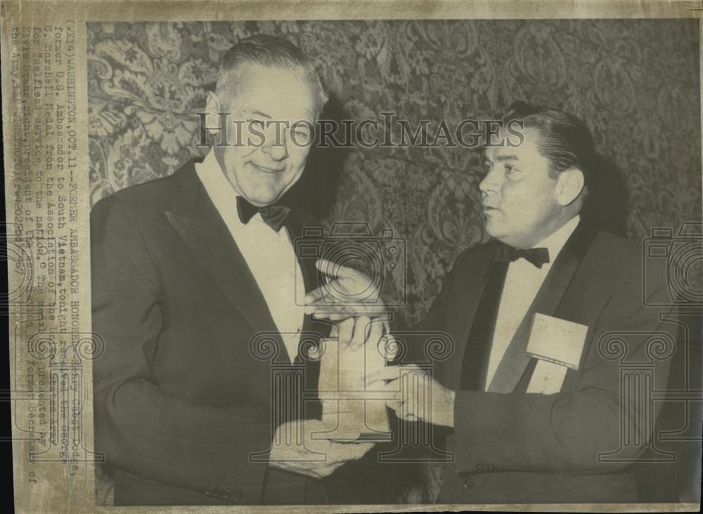 1967 Press Photo US Amb to Vietnam Henry Cabot Lodgereceives a medal - RSL05591 - Historic Images