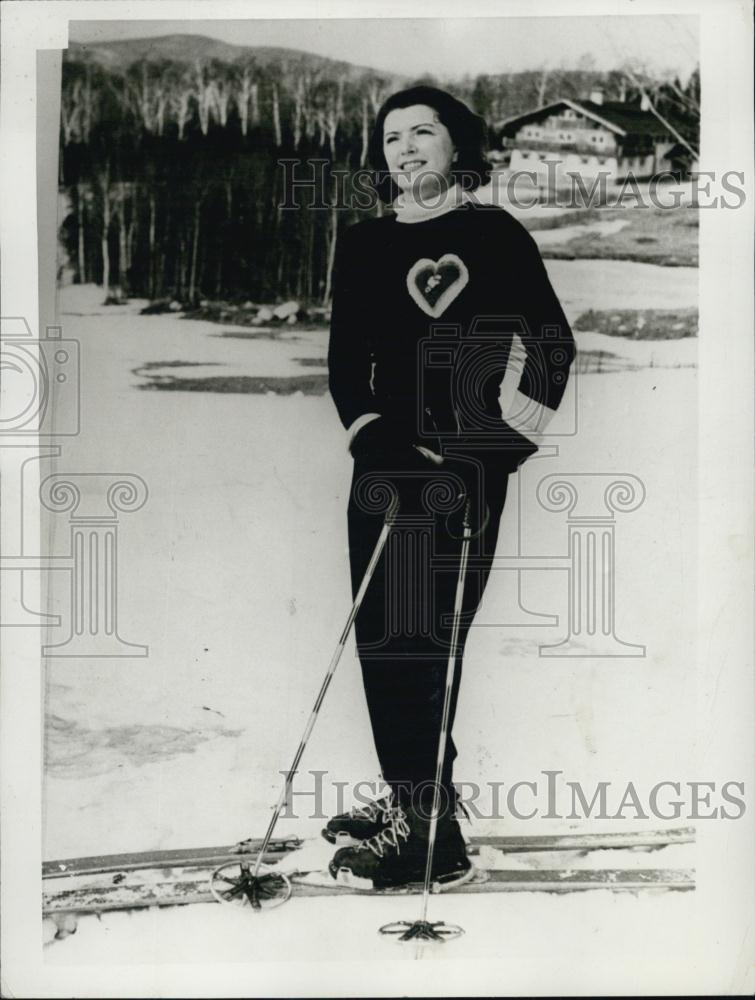 1948 Press Photo Mrs Sonja Lowe ,ex wife of theater magnate - RSL03959 - Historic Images