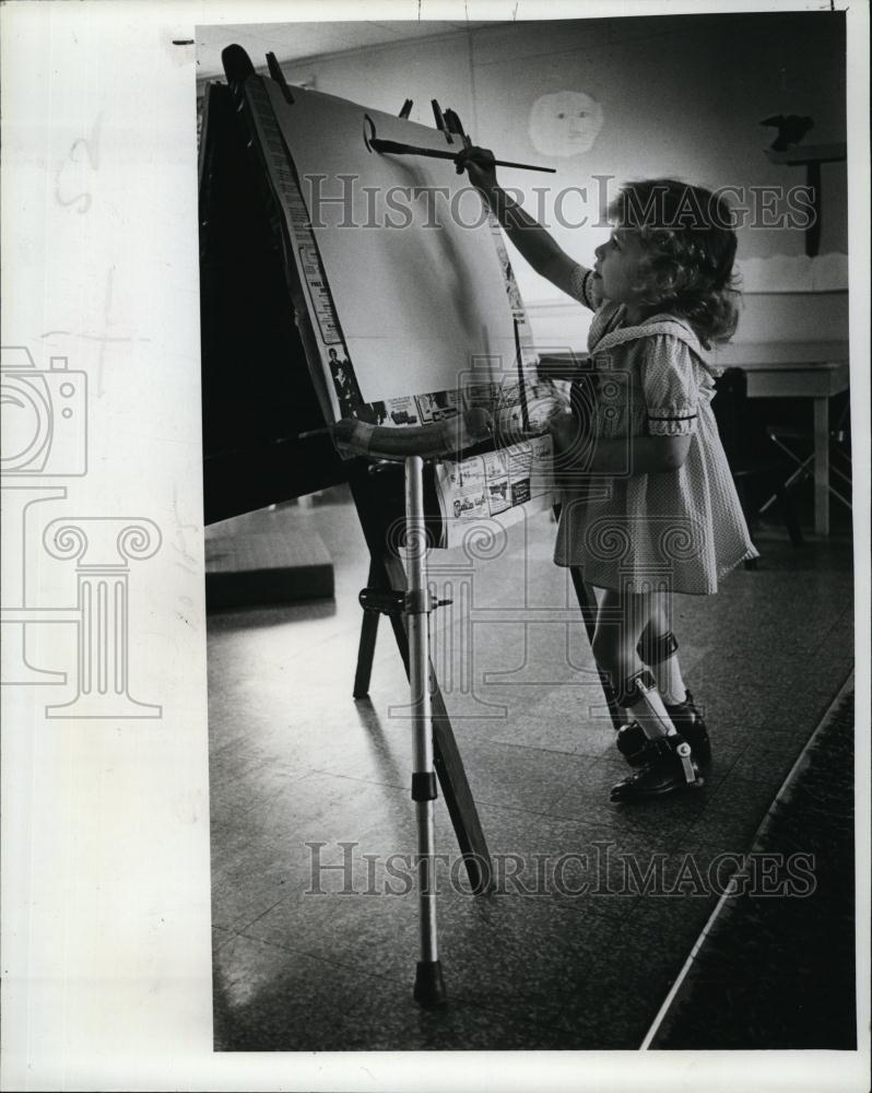 1980 Press Photo Kelley shows off her painting at day care center - RSL94293 - Historic Images