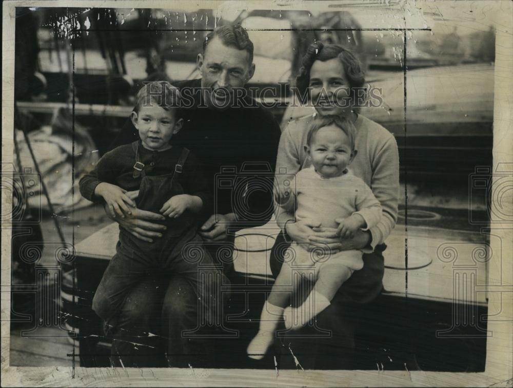 1939 Press Photo Capt Irving Johnson with wife and Robert P Trip around world - Historic Images