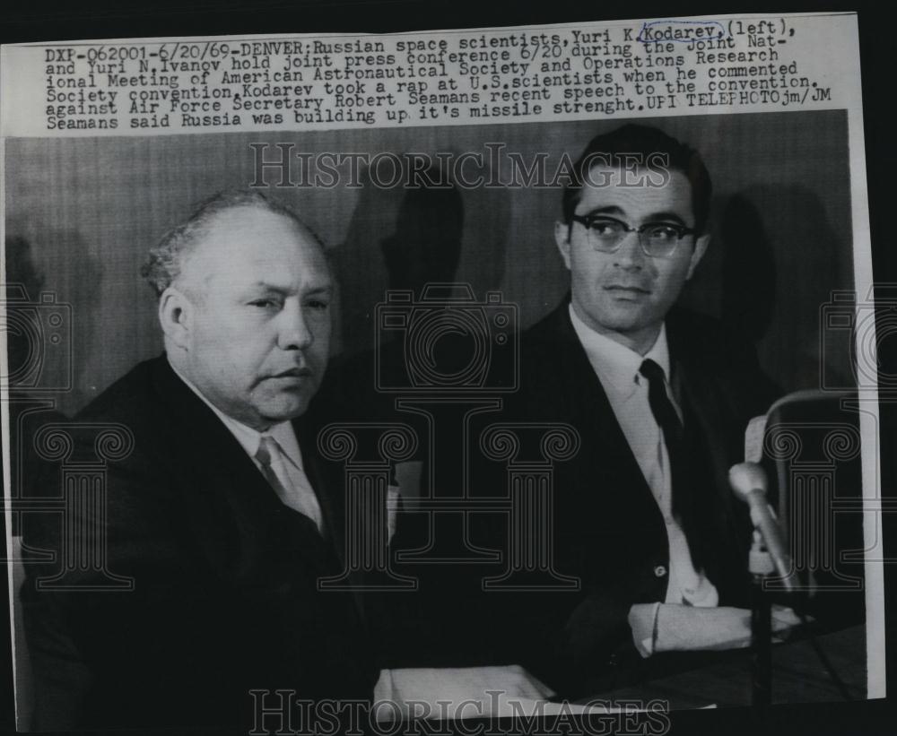 1969 Press Photo Russian space scientists Yuri Kodarev & Yuri Ivanov - RSL86047 - Historic Images