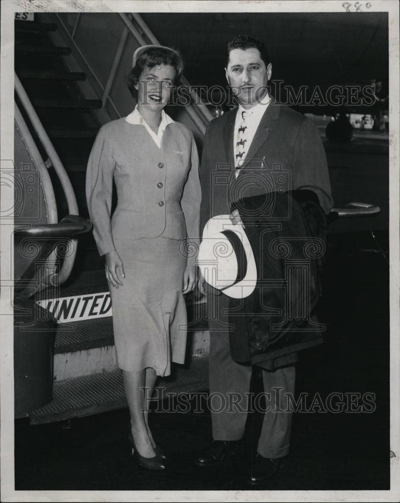 1959 Press Photo Edward Zullo En Route To American Animal Hospital Convension - Historic Images