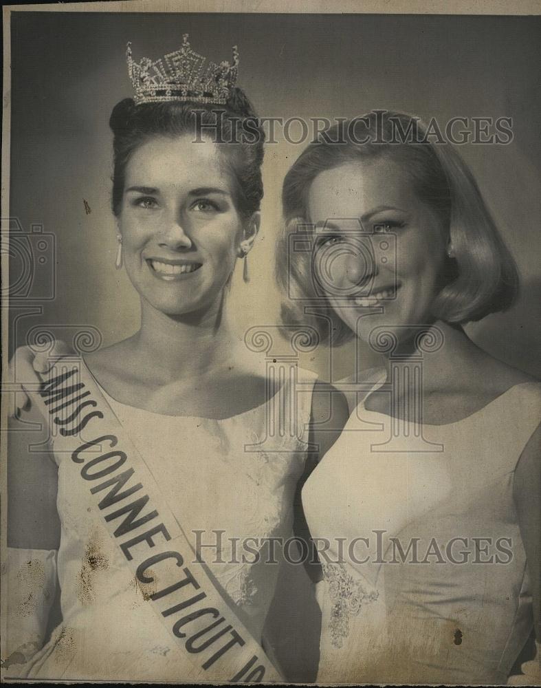 1966 Press Photo Carole Ann Cellish &amp; Miss Connecticut Karen L Maguire - Historic Images