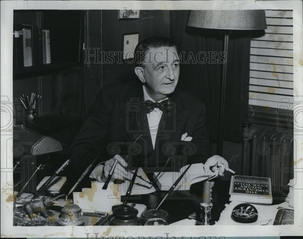 1951 Press Photo Fulton Oursler Published &quot;The Greatest Book Ever Written&quot; - Historic Images