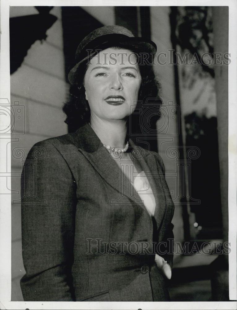 1954 Press Photo Former Czechoslakian Beauty Queen Sonya Loew In Court - Historic Images