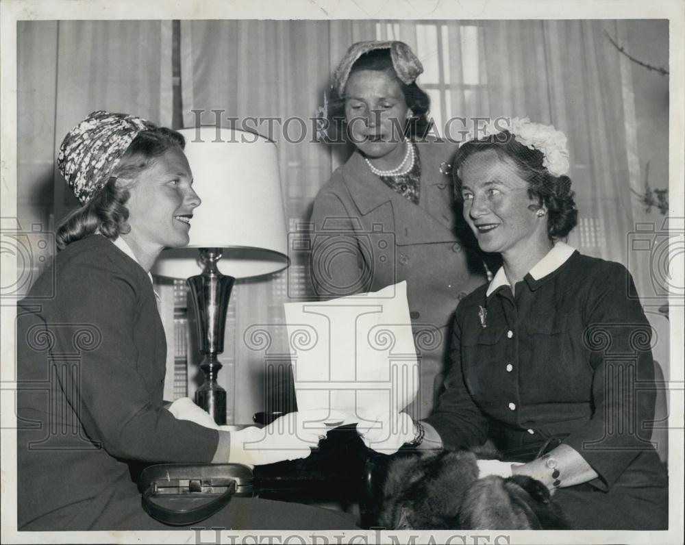 1959 Press Photo Vincent Club Officers Mrs Lewis Clark, Mrs Richard Davisson - Historic Images