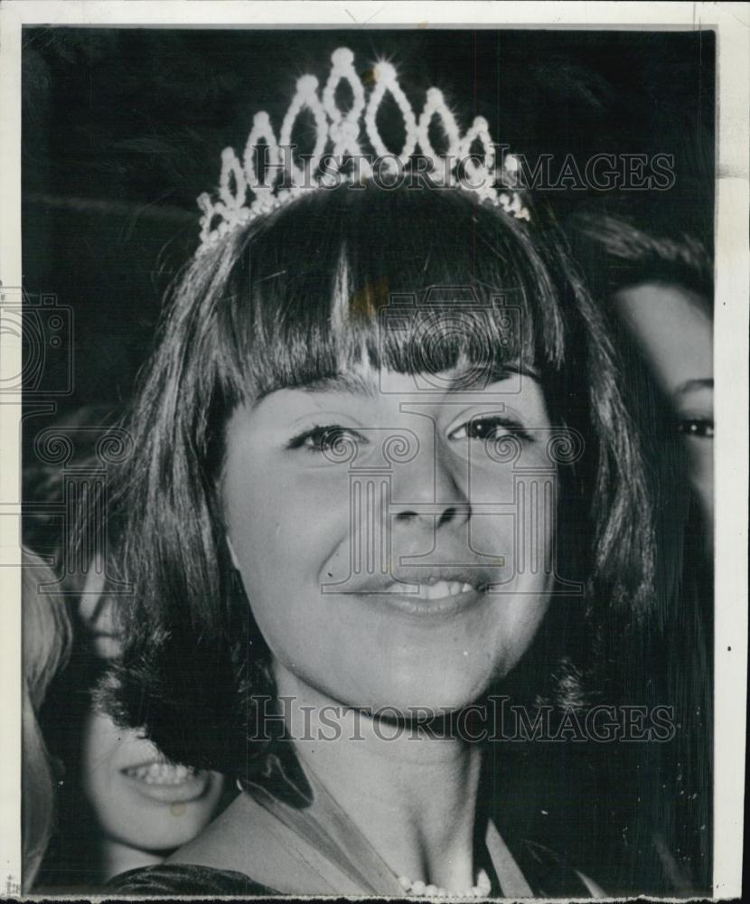 1965 Press Photo Colette Daiute Crowned Miss Teenage America Beauty Pageant - Historic Images