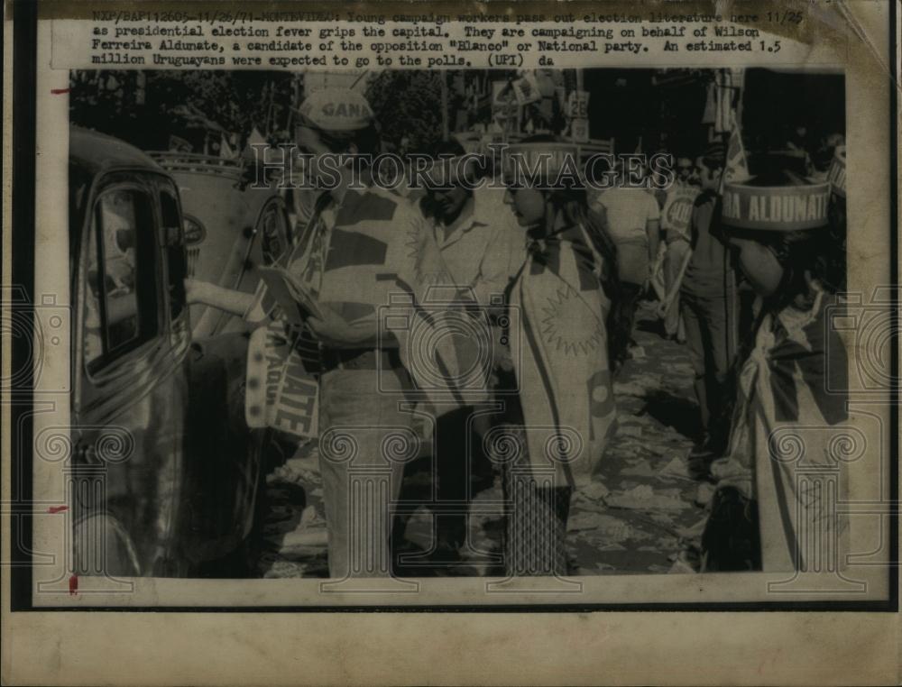 1971 Press Photo Montevideo, Uruaguay young people in election campaign - Historic Images