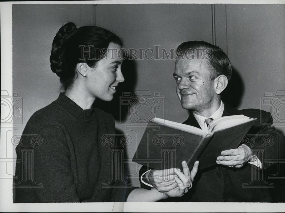 1964 Press Photo Dr William G Shakespeare Pediatrician Boston Susan Raffel - Historic Images