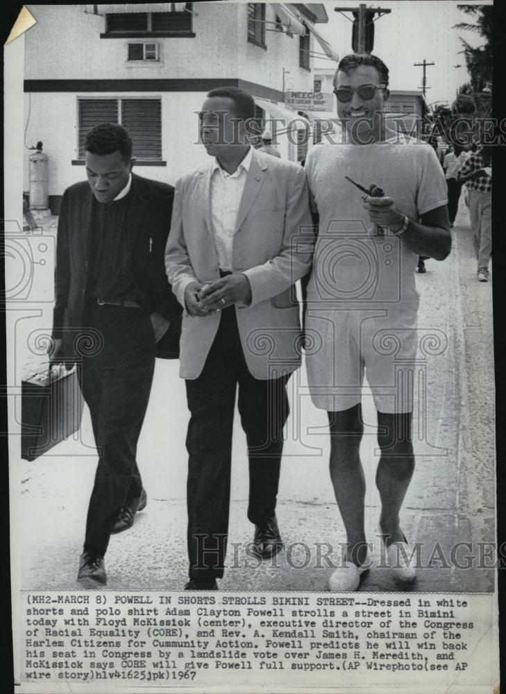 1967 Press Photo RepAdam Clayton Powell of NY strolls inn Bimini Streets - Historic Images