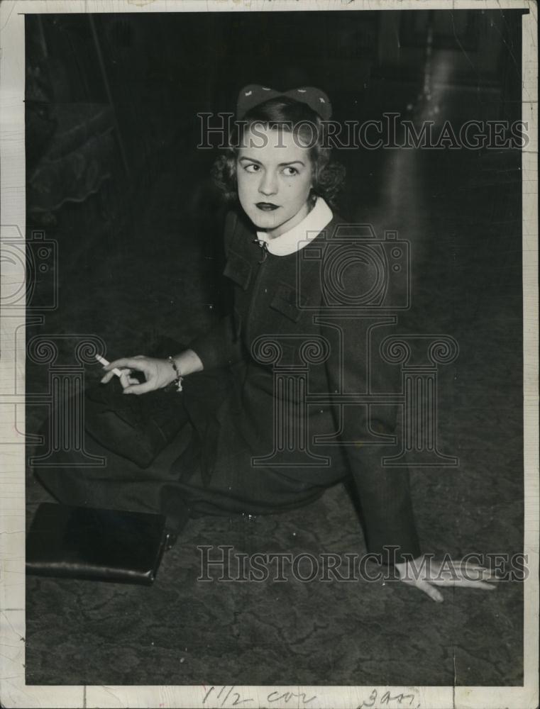 1941 Press Photo Helen Mitchell Debutante Popular Deb - RSL83377 - Historic Images