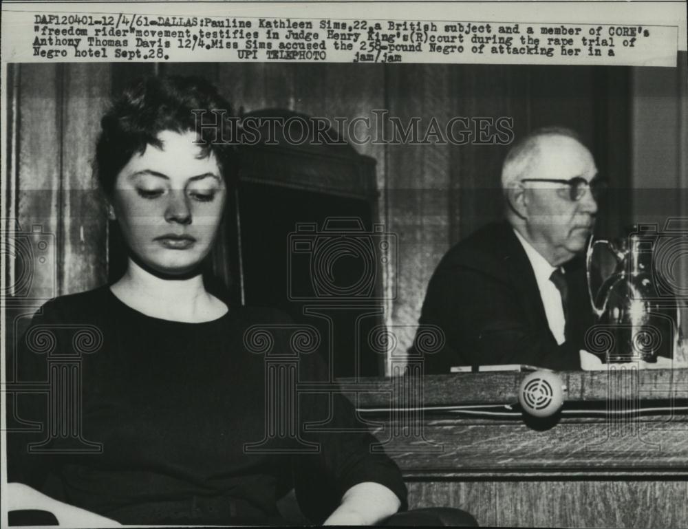 1961 Press Photo Pauline Kathleen Sims, Judge Henry King - RSL06457 - Historic Images