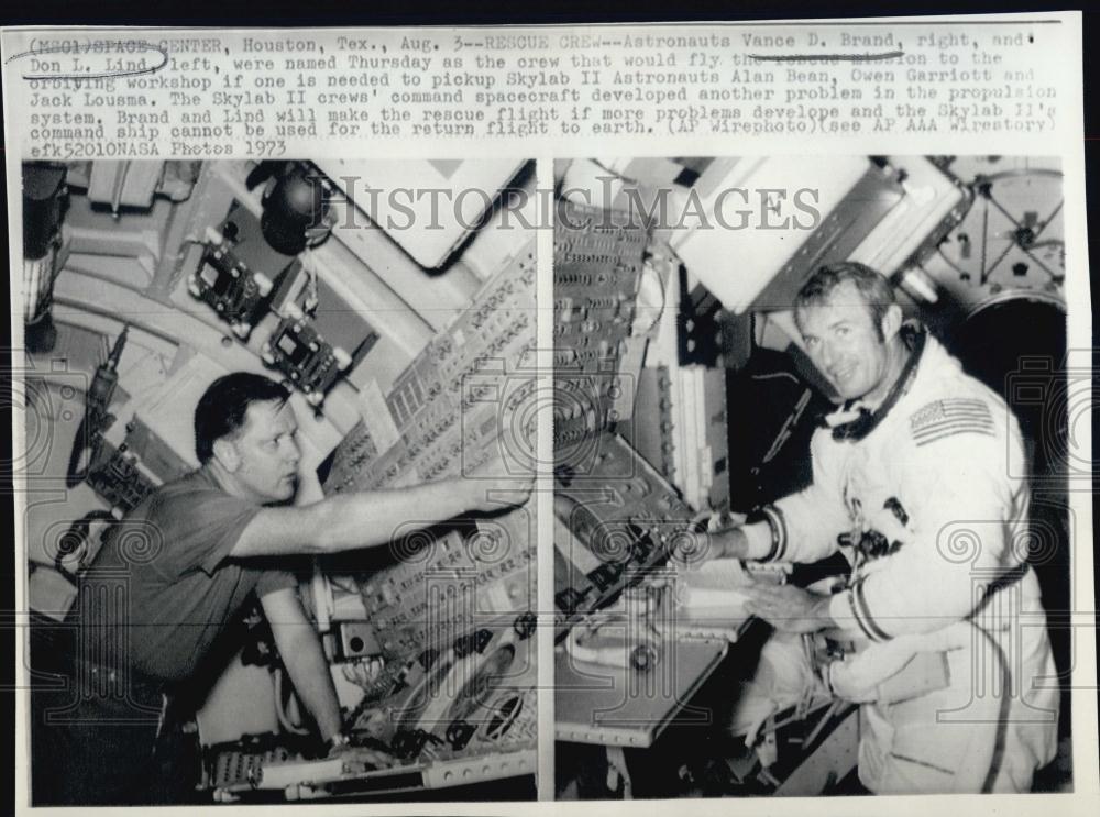 1973 Press Photo Astronauts Vance Brand &amp; Don Lind, - RSL00267 - Historic Images