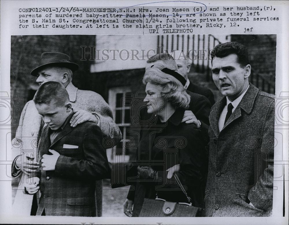 1964 Press Photo Mrs Joan Mason & her husband, parents of murdered Pamela - Historic Images