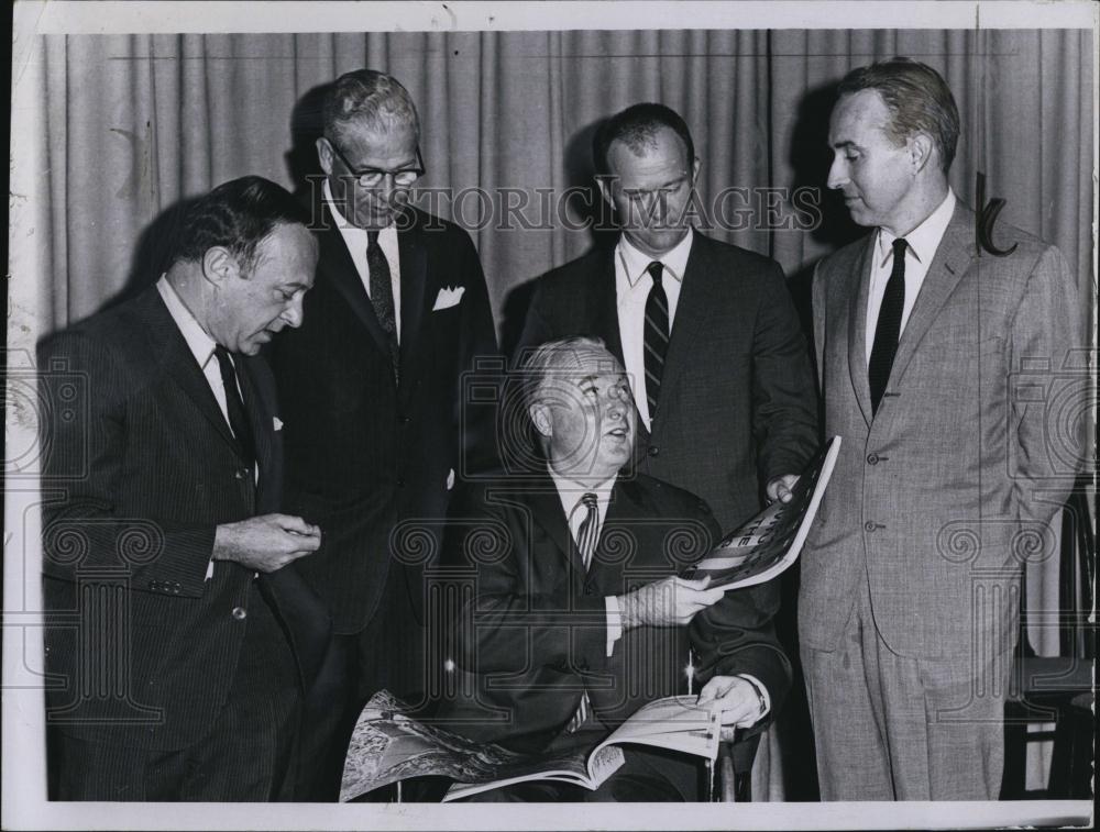 1964 Press Photo Boston's National Magazines Luncheon Charels Avila, Peter Blake - Historic Images