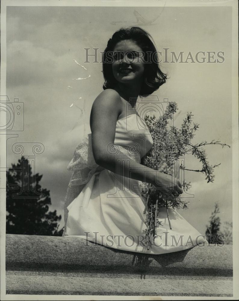 1965 Press Photo Model Caroline Considine - RSL45981 - Historic Images