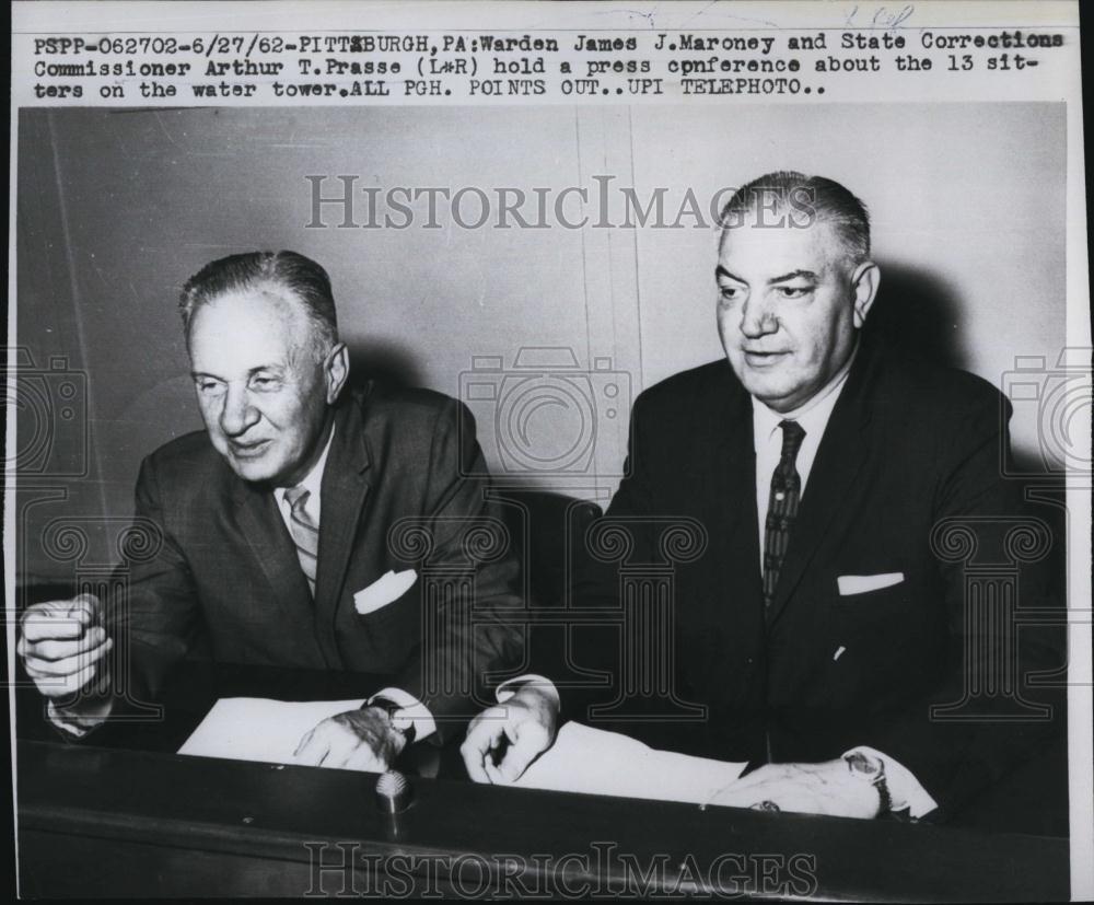 1962 Press Photo Warden James Maroney & mass Corr Comm Arthur Prasse - Historic Images