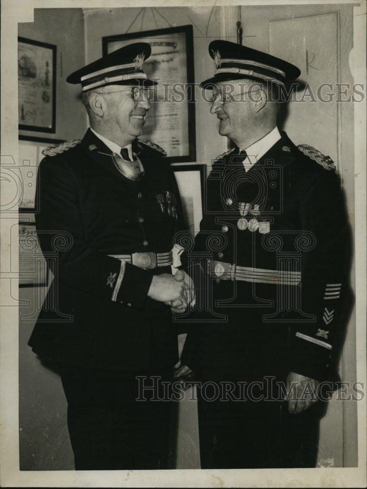 1945 Press Photo Ichabod Bunker and Andrew Seiler, Captcommanding of Ancients - Historic Images