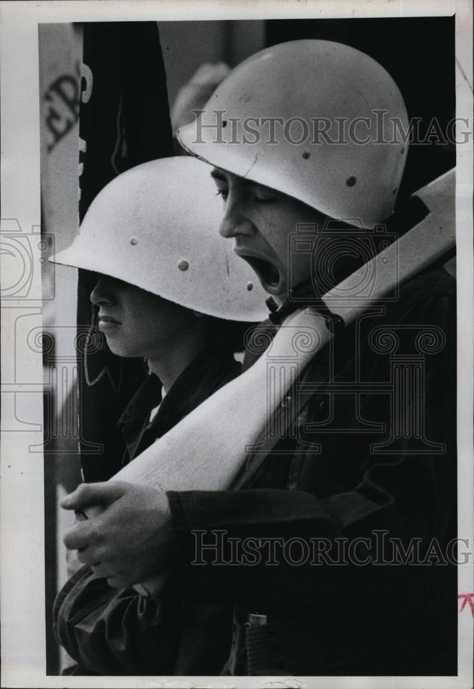 1975 Press Photo Cadet Russell Rodewald yawn during Veterans Day Ceremony - Historic Images