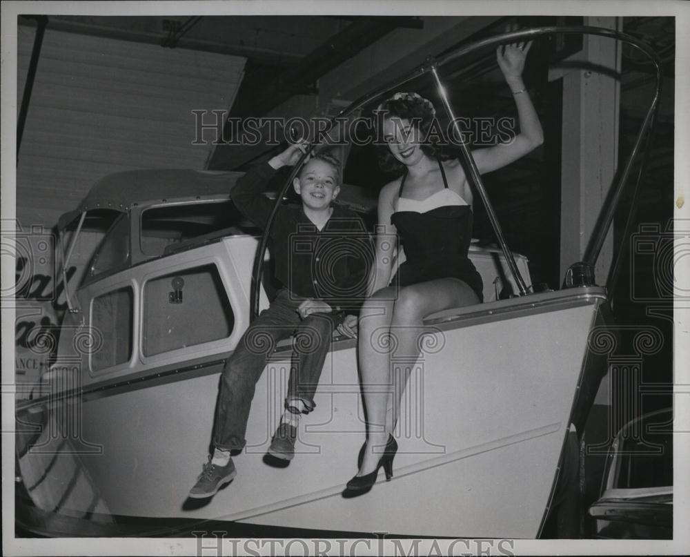 1957 Press Photo David Mann &amp; Lyla Moran Lolling On A Bristol Barracuda - Historic Images