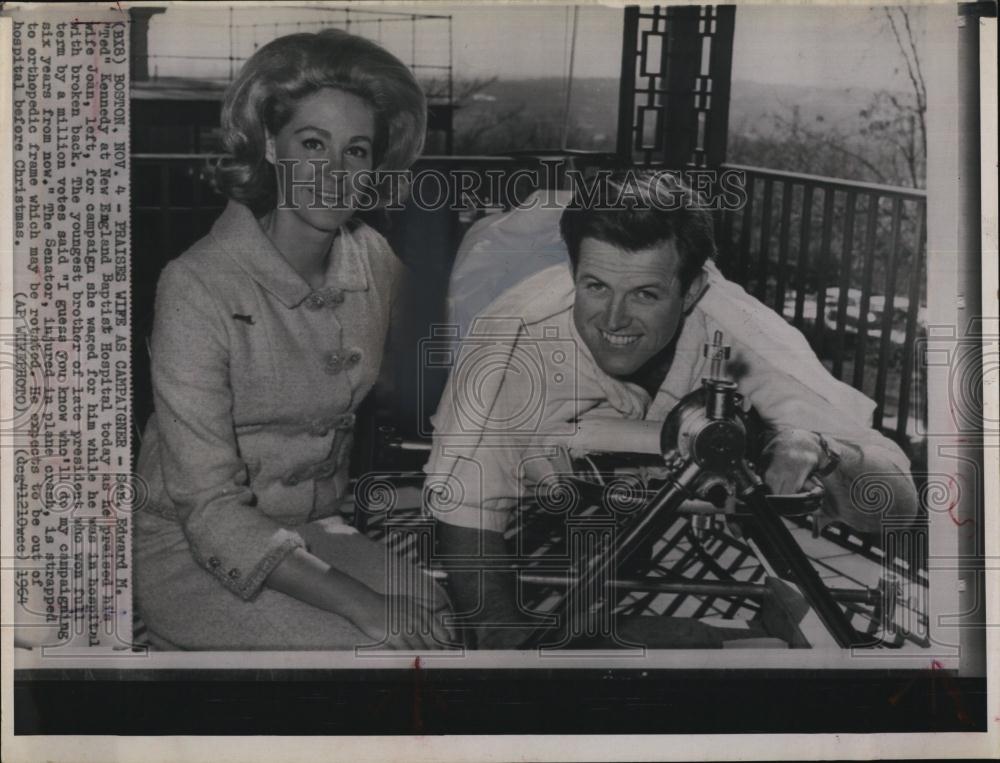 1964 Press Photo Sen Edward Kennedy In Hospital Recovering With Wife Joan - Historic Images