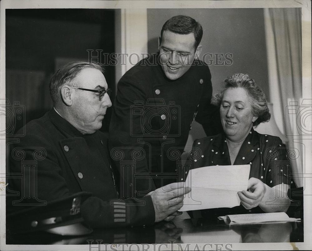 1956 Press Photo Police JT Maguire,W Mafuire &amp; Mrs JT Maguire - RSL91073 - Historic Images