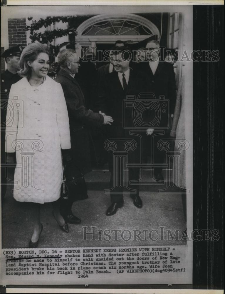 1964 Press Photo Sen Edward kennedy D of Mass &amp; wife Joan - RSL92999 - Historic Images