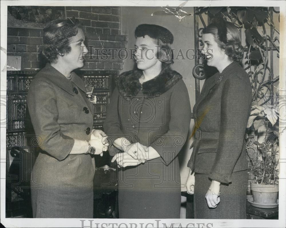 Press Photo Mrs Edward J Mitton Mrs Hugh Harwood Mrs Gerlwad Blakely JR - Historic Images