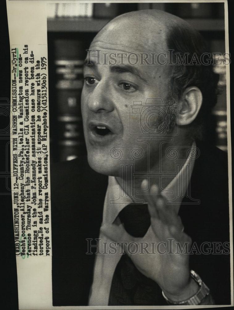 1975 Press Photo Dr Cyril Wecht, Coroner Allegheny County, Pennsylvania - Historic Images