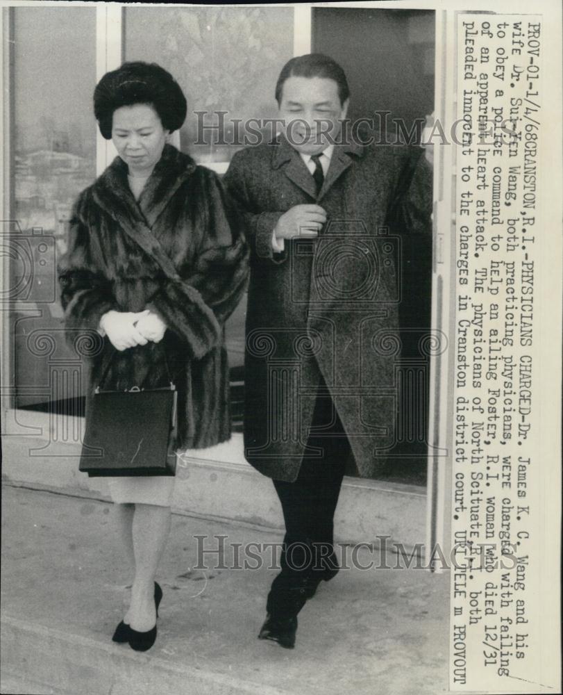 1968 Press Photo Dr James KC Wang & his wife Sui Yen Wang - RSL03293 - Historic Images
